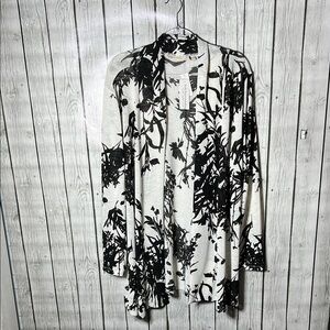 Soft surrounding Mara abstract black-white topper/cardigan size 1X